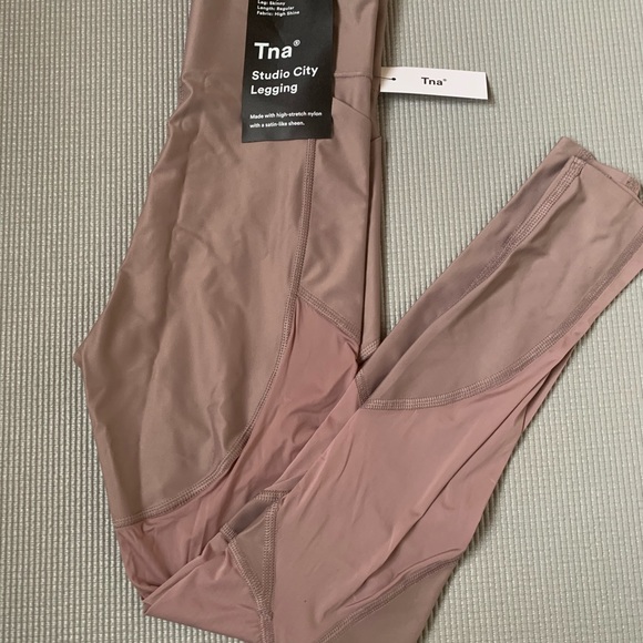 Brand New Aritzia Tna legging - Picture 3 of 3